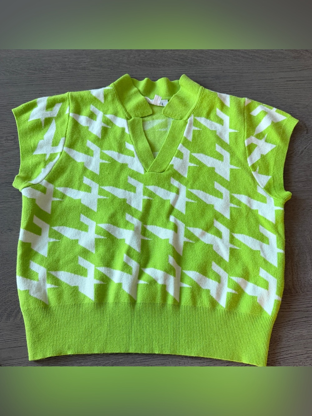 THML Lime Green and White Geometric Print Cap Sleeve Sweater Size S